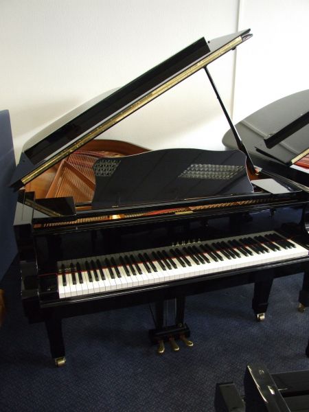 steinway_baby_grand-Yamaha_C7-pianos-yamaha_baby_grand-_steinway_upright00001