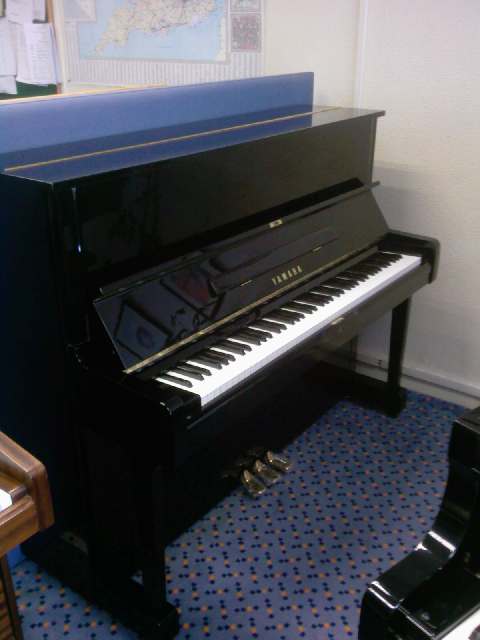 yamaha upright pianos