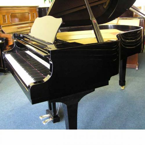 Yamaha_Grand-piano-G3E
