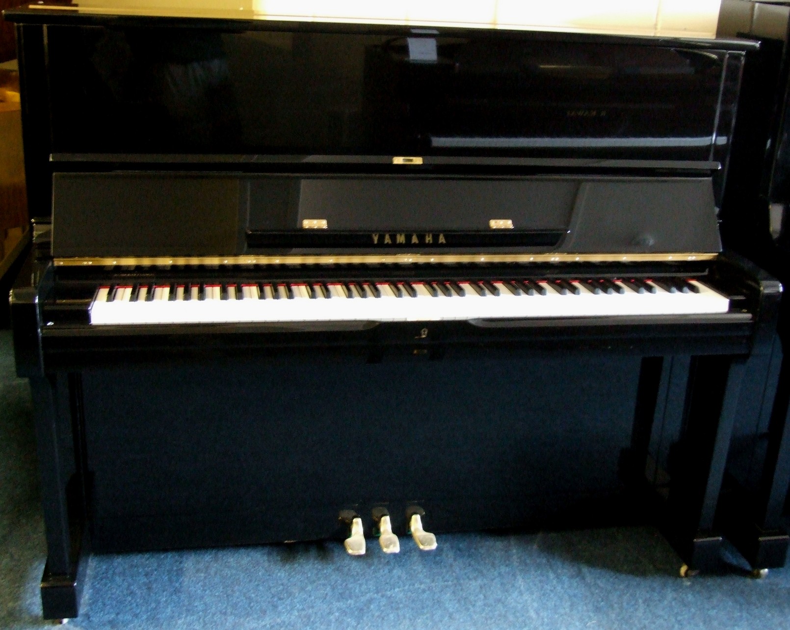 Yamaha_upright_pianos-Steinway_pianos_for_sale-Yamaha_pianos_for_sale-Image00001