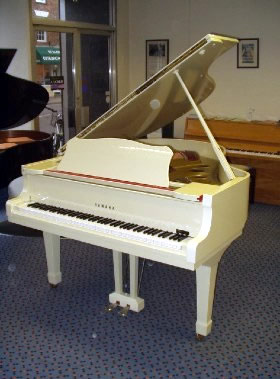 Yamaha pianos, yamaha piano Dealers Oxfordshire, steinway piano dealers, steinway grand piano
