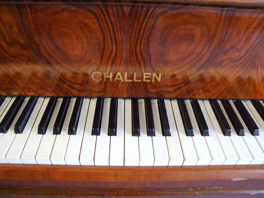 Challen Pianos Information | Roberts Pianos - Oxford