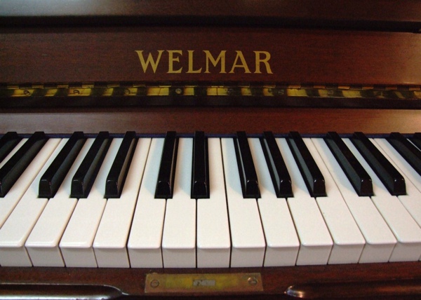 welmar_upright_keys