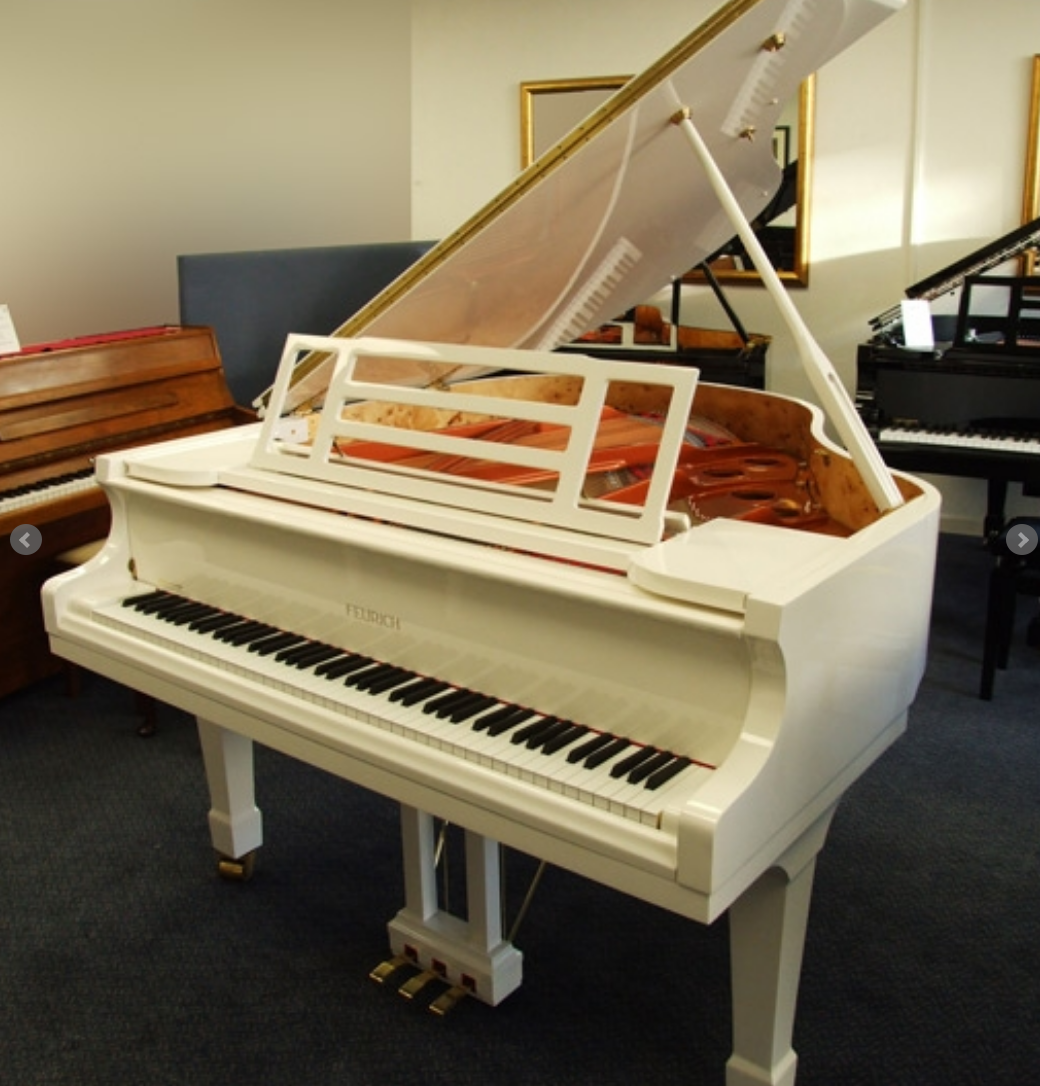 CÓ SẴN White Feurich 161 baby grandCÓ SẴN White Feurich 161 baby grand  