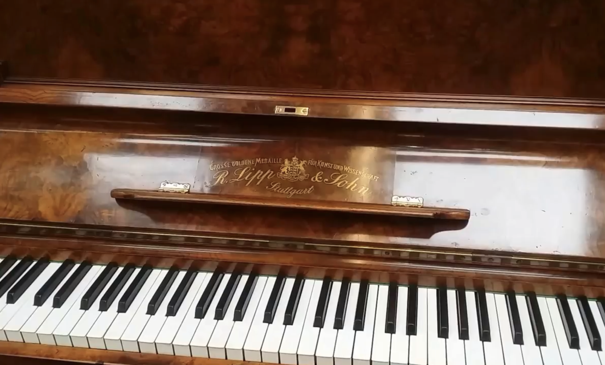 Richard Lipp upright piano