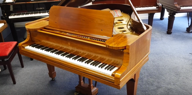 Comparison: Restored Steinway model O rosewood 1912 vs black 1905